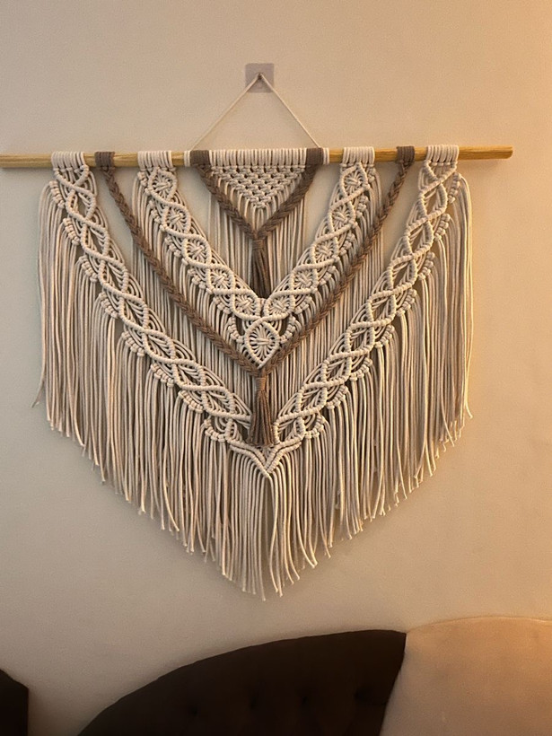 دیوارکوب مکرومه طرح لوزی رنگ شیری نسکافه ای کد ۱۴۵۵ رنگ دلخواه شما 80سانت