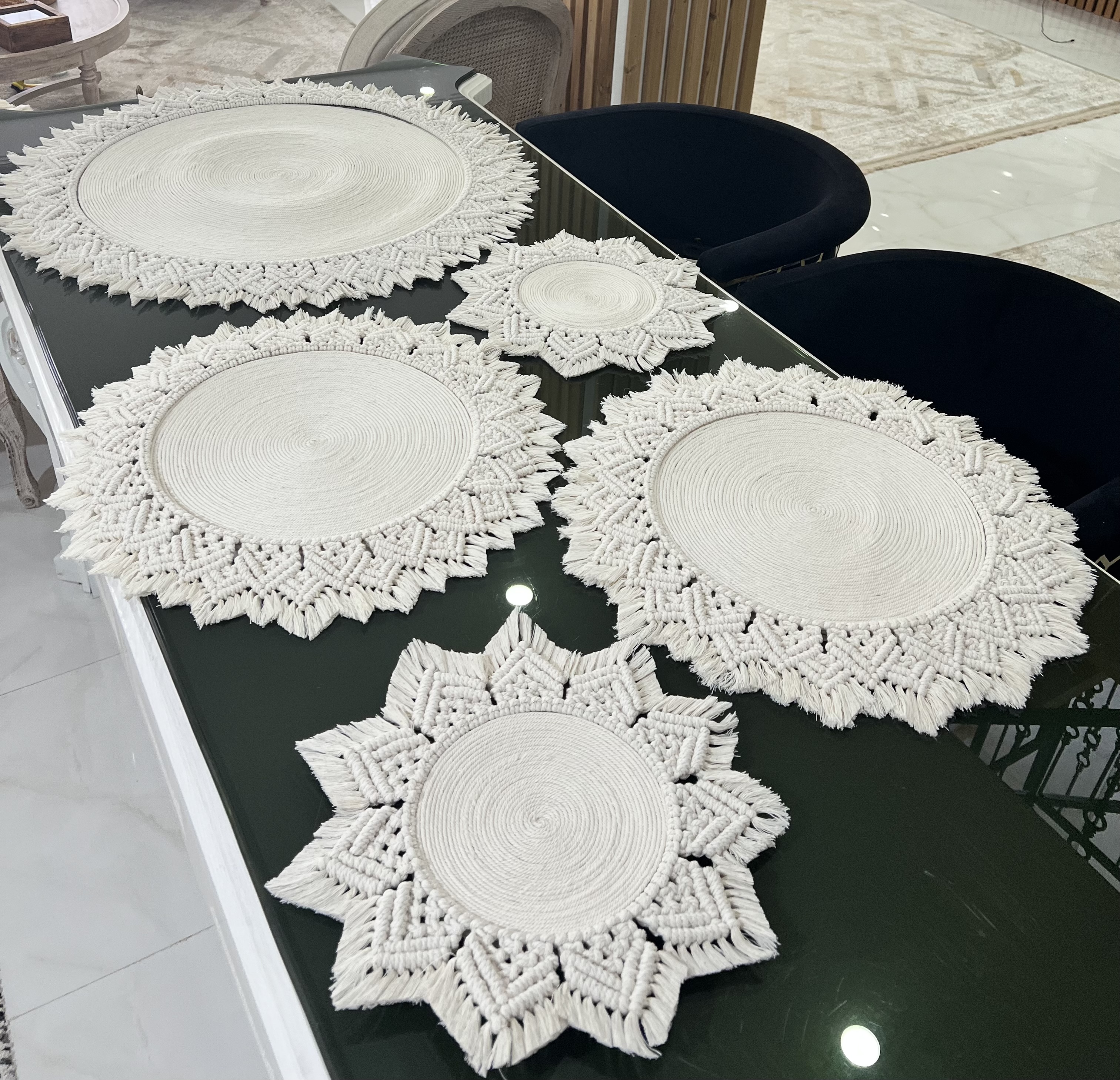 رومیزی مکرومه طرح گرد رنگ شیری ابعاد قابل تغییر قطر ۳۰ رنگ دلخواه شما