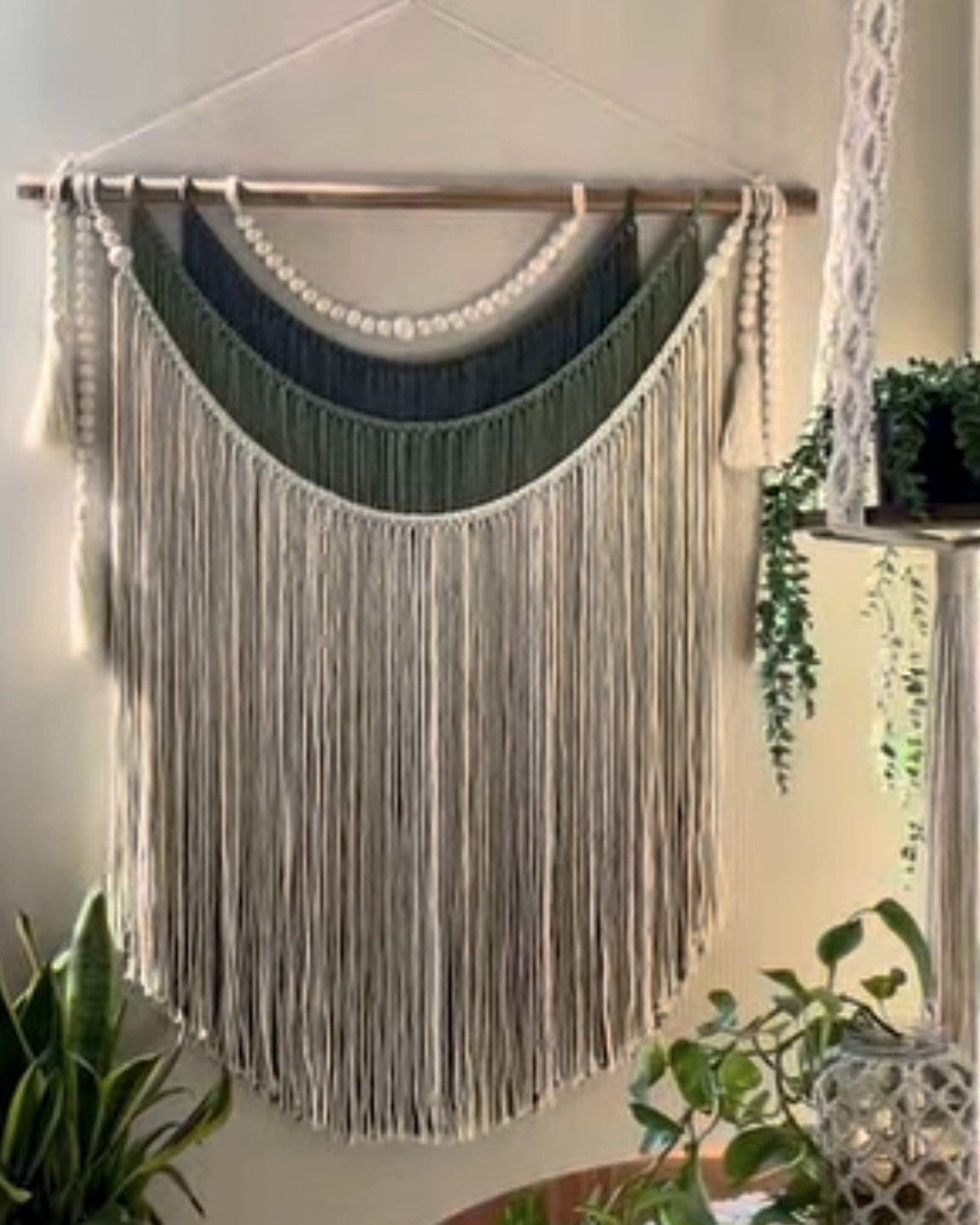 دیوارکوب مکرومه طرح لوزی مهره دار رنگ شیری نسکافه ای رنگ دلخواه شما ابعاد ۷۰ سانت کد۲۴