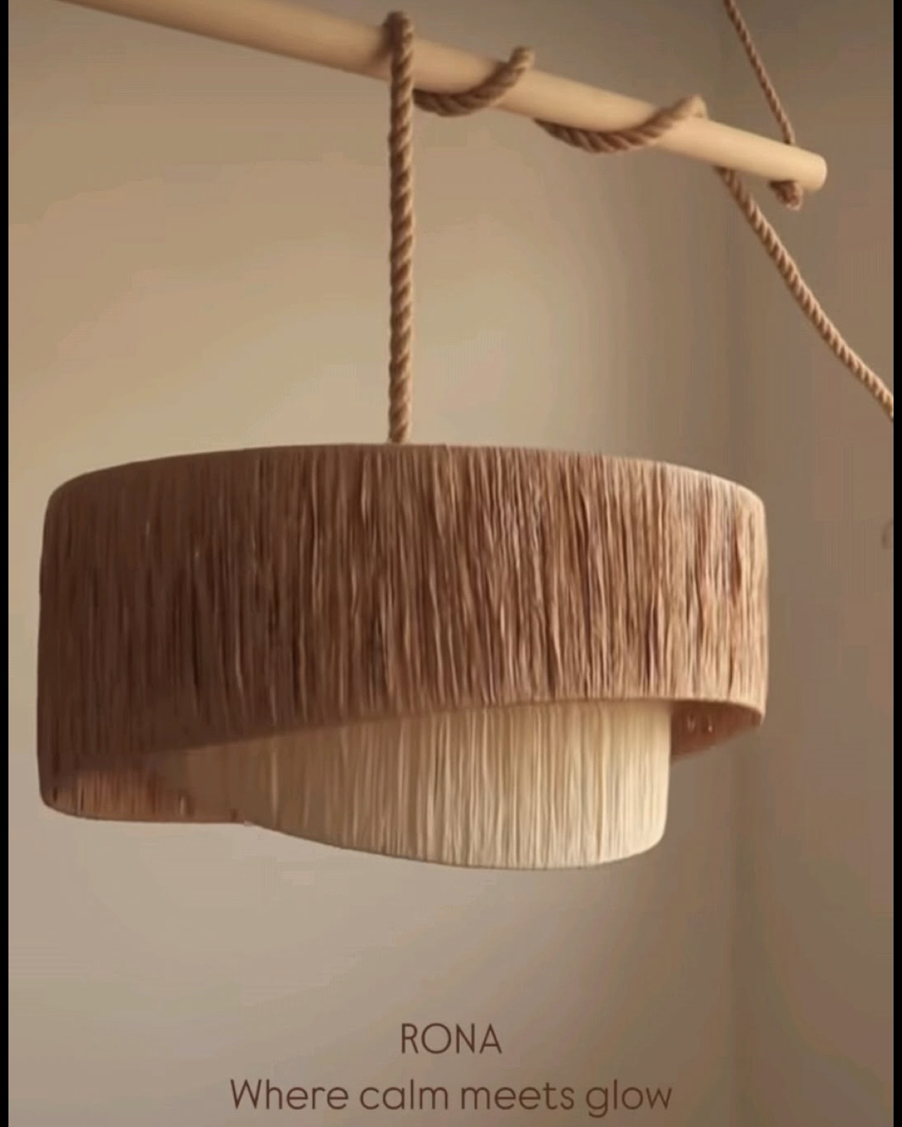 لوستر مکرومه و اباژور  طرح استوانه دوبل اریب رنگ‌نسکافه ای ابعاد دلخواه شما دلخواه شما کد محصول ۱۱۳۰۰